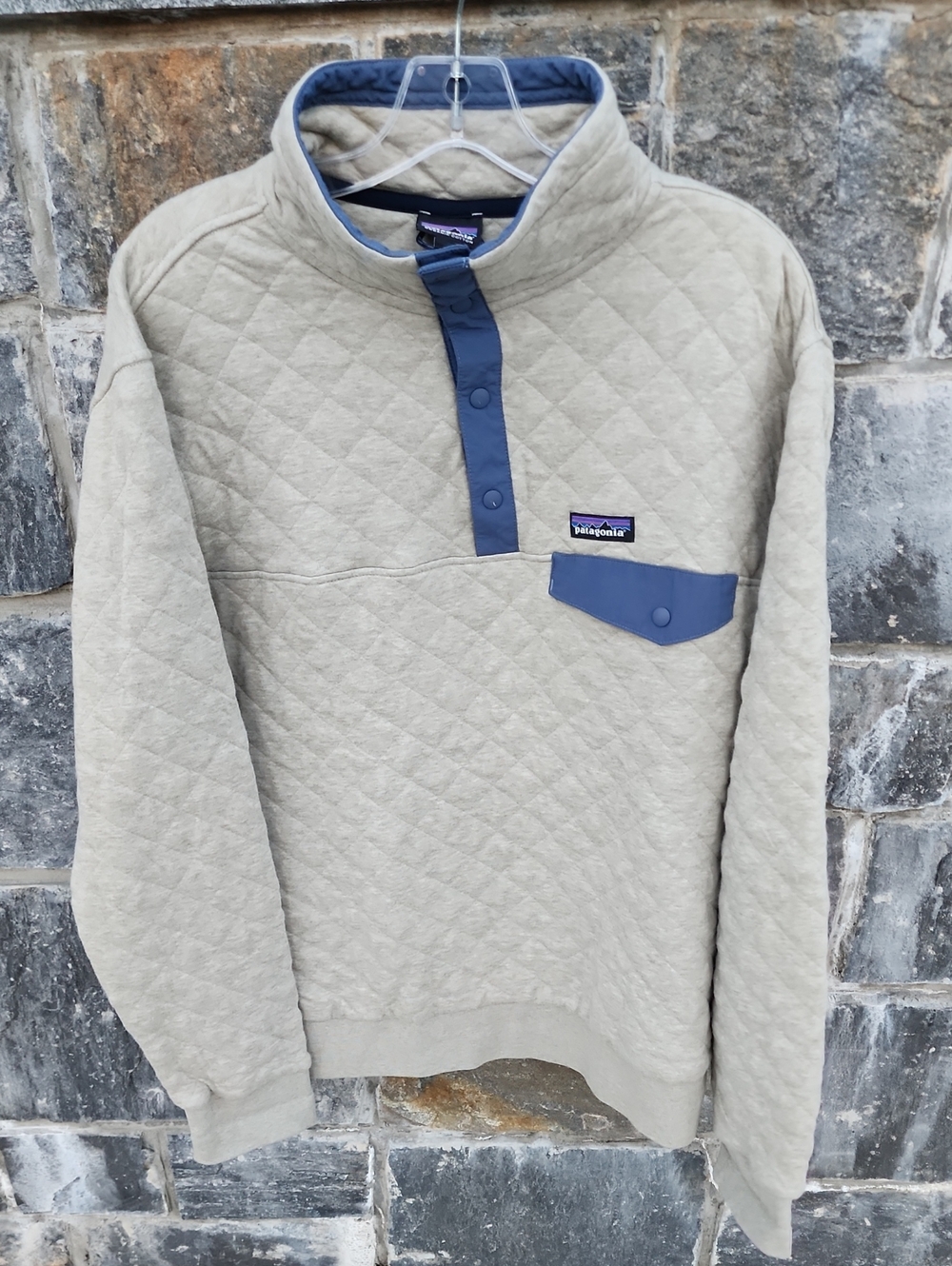 Patagonia Quilted Organic Cotton Pullover in Shale with Blue Trim Men's Large